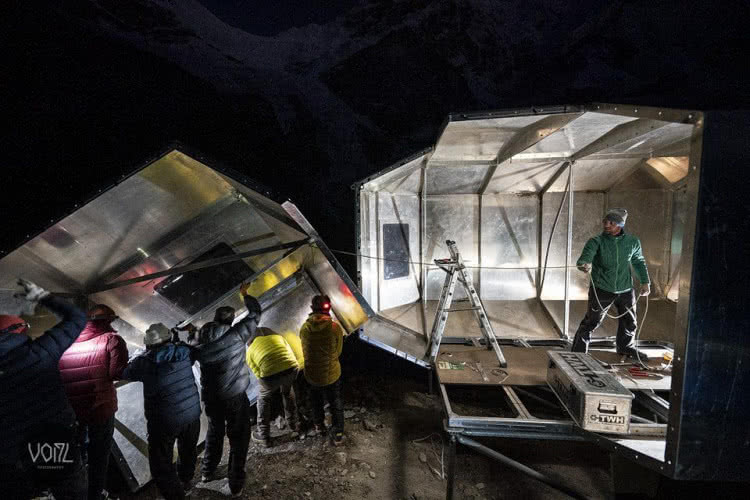 Schronisko w Himalajach 